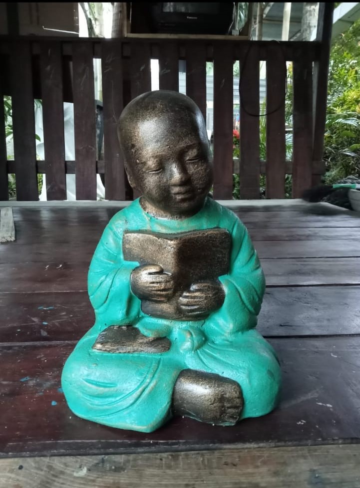 Buddha Reading Book